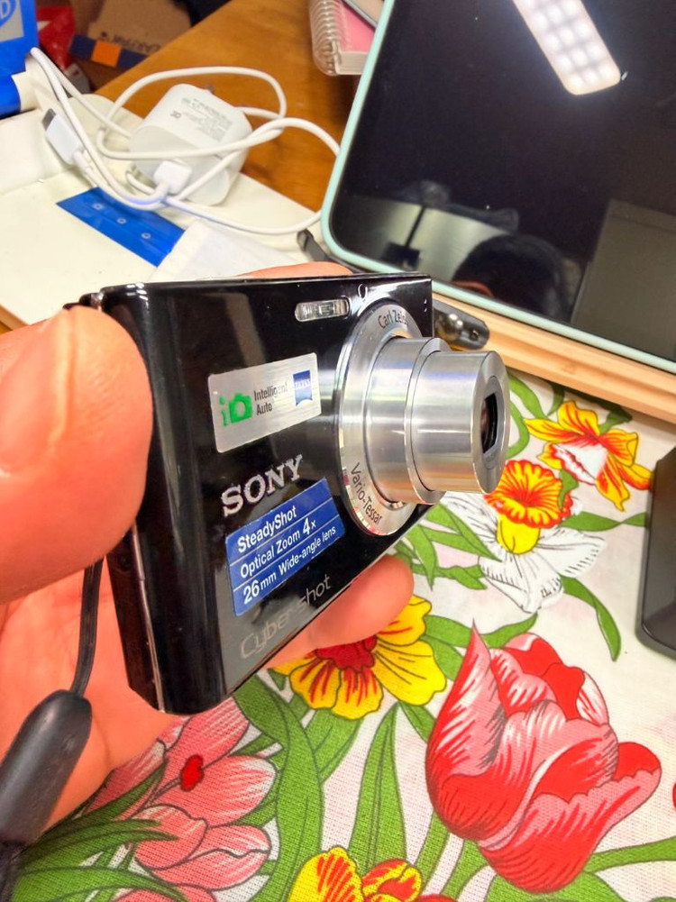 소니 사이버샷DSC-W330,디카,작동&외관굿.충전기,독일칼자이스 이미지