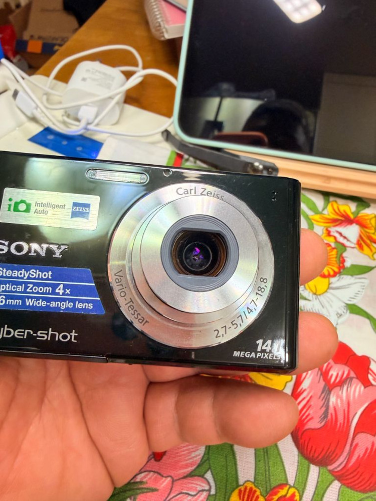 소니 사이버샷DSC-W330,디카,작동&외관굿.충전기,독일칼자이스 이미지