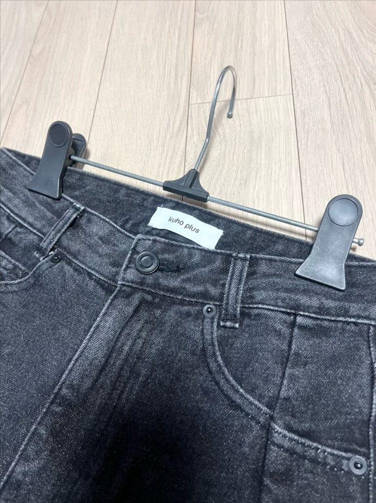 21년 구호플러스 KUHO 시그니처 슬림 배기핏 데님팬츠 흑청 청바지 그레이진 이미지