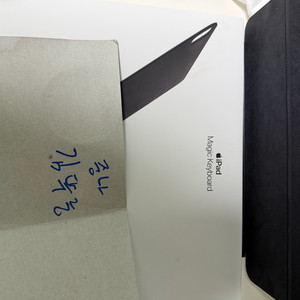 Apple 매직 키보드 - 아이패드 프로 13(M5/M4 모델)용 블랙 MWR53KH/A 이미지