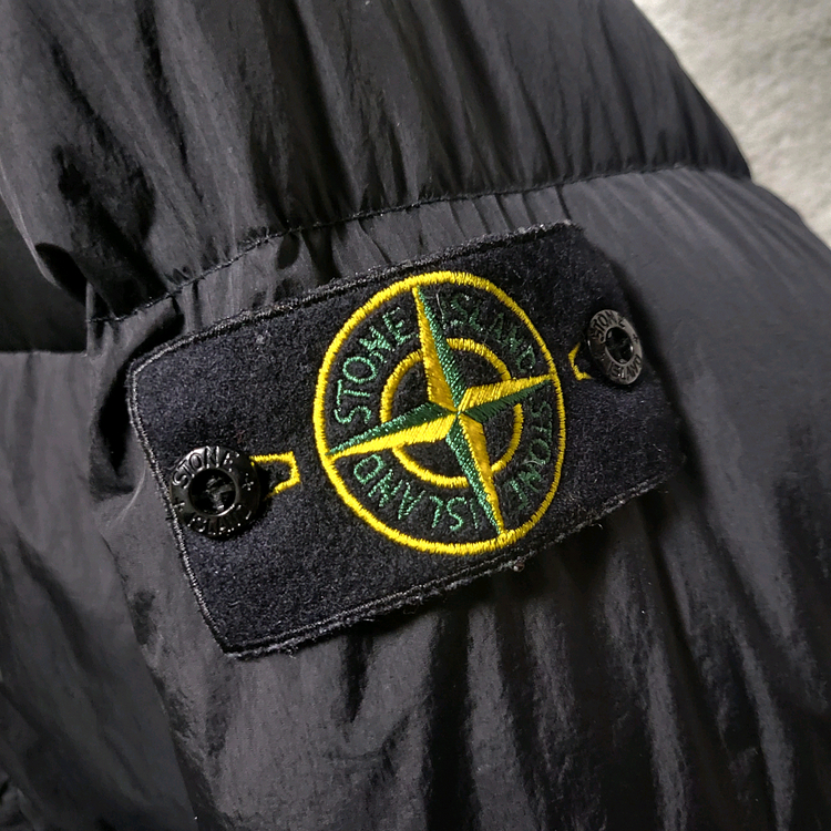 [새상품급] XL / 23FW 스톤아일랜드 크링클랩스 후드 다운 패딩 이미지