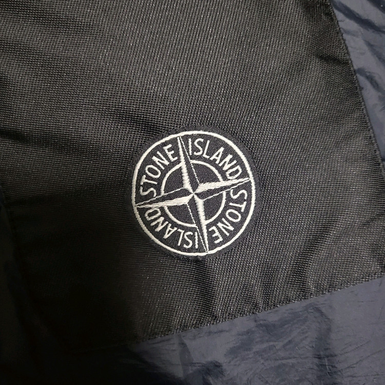 [새상품급] XL / 23FW 스톤아일랜드 크링클랩스 후드 다운 패딩 이미지