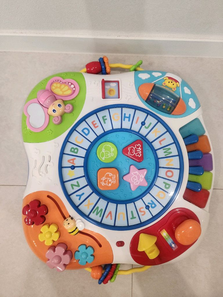아기 발달 교육용 장난감 에듀 펀테이블 이미지