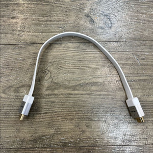 흰색 HDMI 케이블 30cm정도여러개보유 이미지