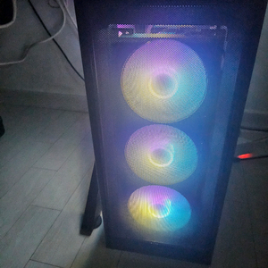 게이밍 컴퓨터 본체 팝니다. 이미지