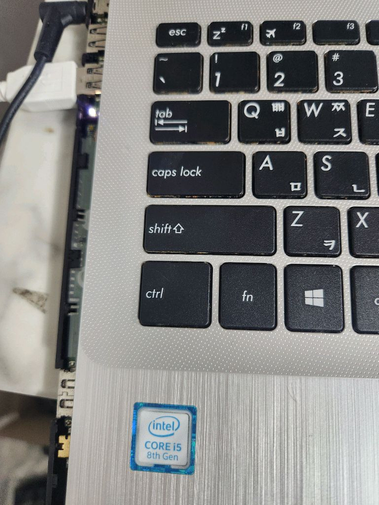 ASUS i5 8세대 노트북 부품용 이미지