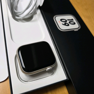 애플워치7 45mm 스타라이트 나이키 이미지