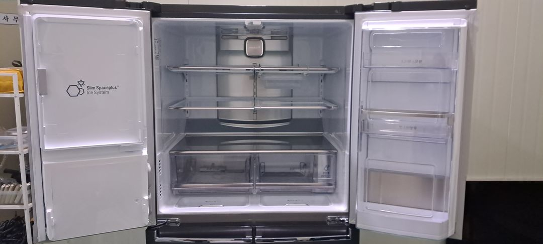 1617 엘지디오스 824L 4도어 정수기양문형냉장고(메탈) 이미지