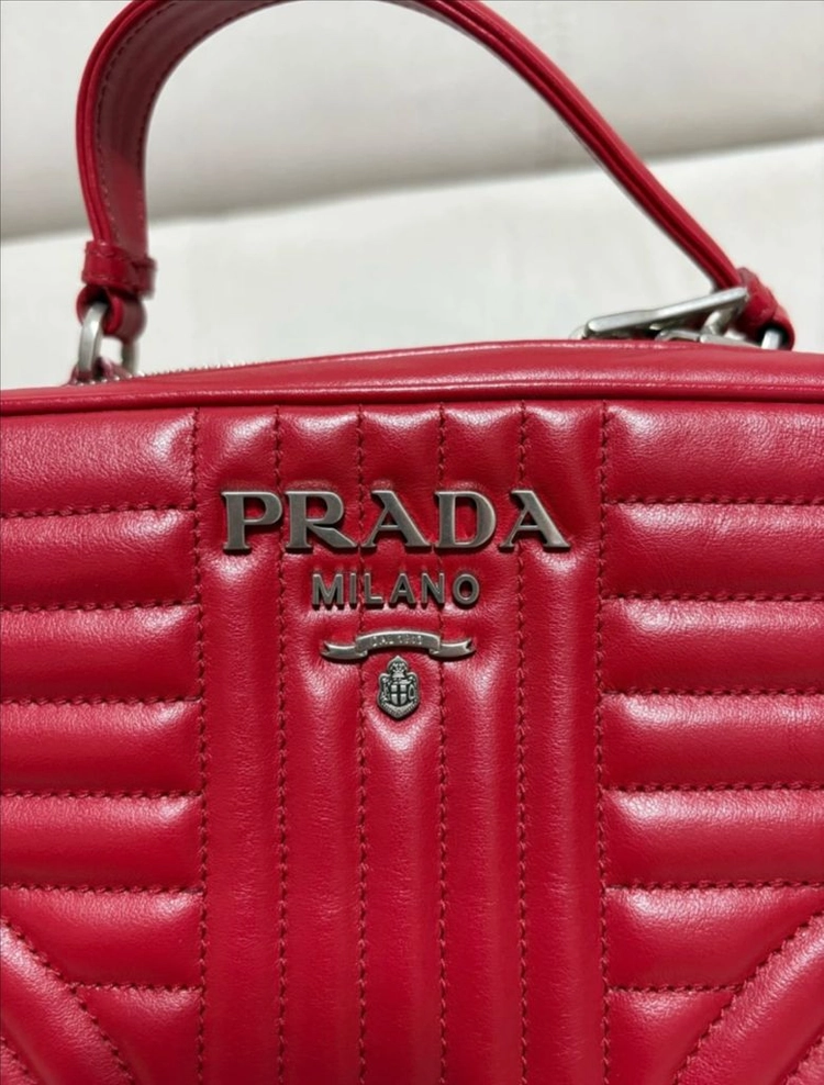 한정판 프라다 PRADA 다이어그램 탑핸들 체인 크로스백 레드 1BH118 이미지