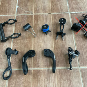 자전거용 여러가지 거치대. 마운트. 각 5천원~9천원 정도에 팝니다. 이미지