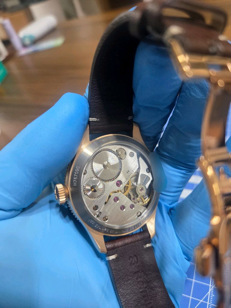 해밀턴 카키 에비에이션 파일럿브론즈 팝니다. 이미지