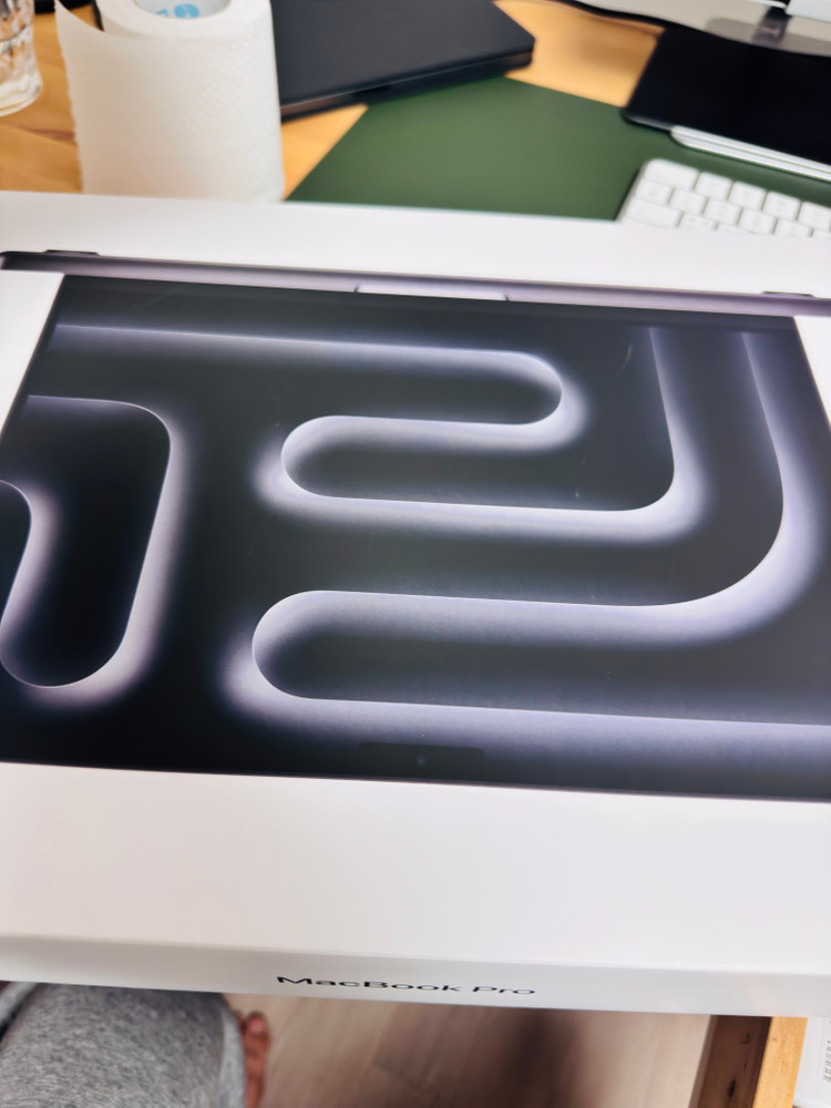 맥북 Pro14 M3Pro 14인치 + 매직키보드(포함) 이미지