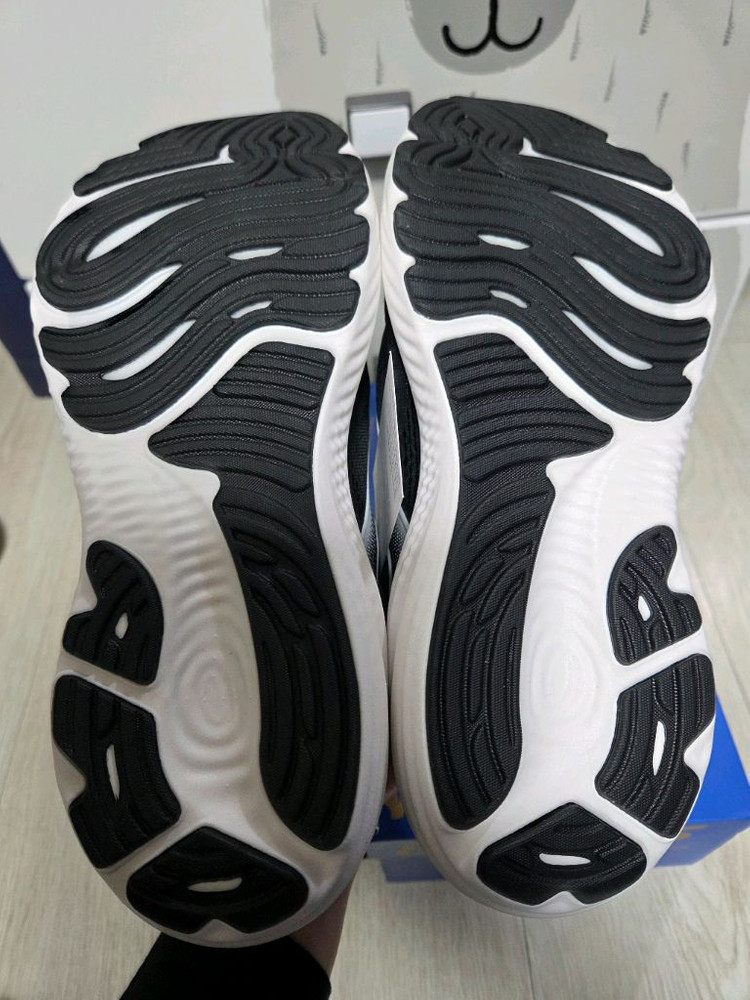 브룩스 글리세린 GTS 22 제로그레이 260, 265mm 판매합니다. (WIDE/2E) 이미지