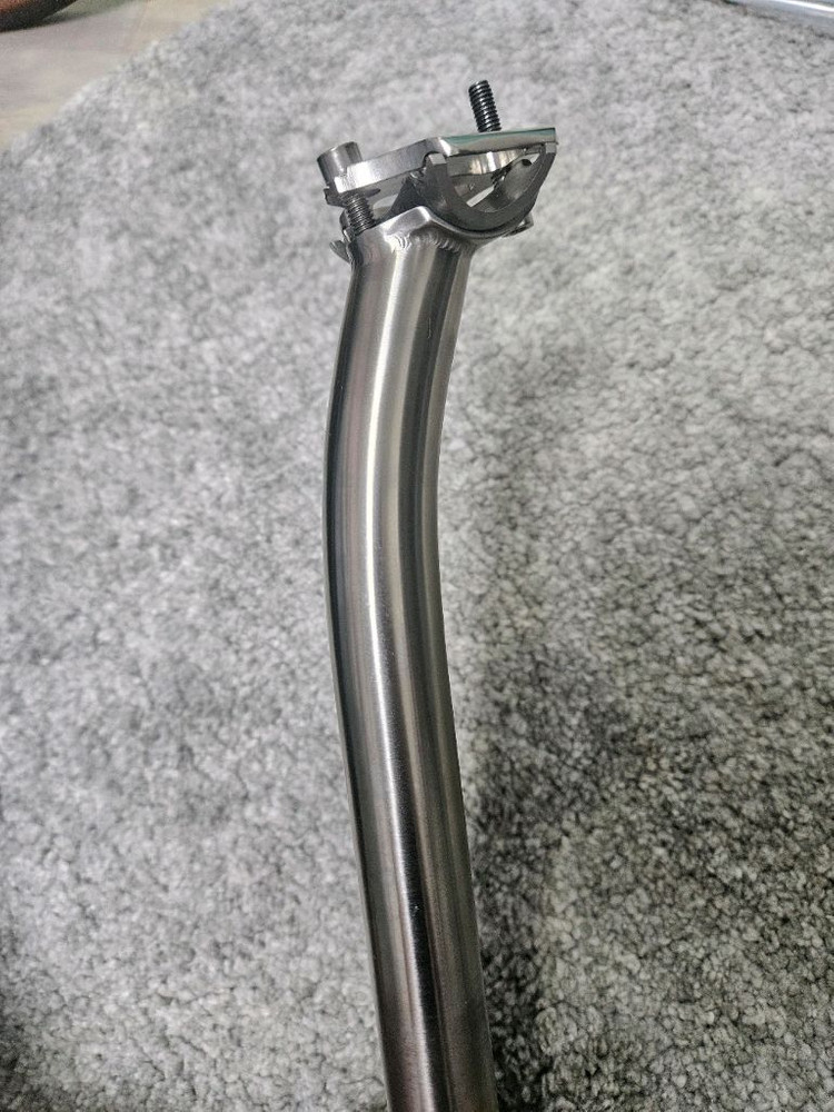 티그리스 티타늄(gr9) 샛백 싯포스트 이미지