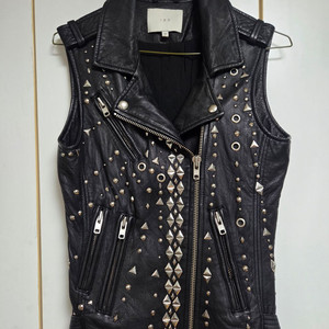 iro스터드 장식 레더 베스트 이미지