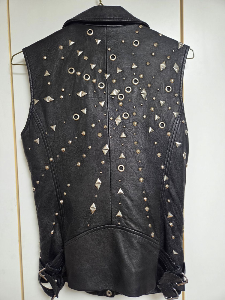 iro스터드 장식 레더 베스트 이미지