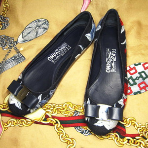 이태리명품 페라가모 발레리나 뎃님 플로럴 자수 플랫슈즈 235 이미지