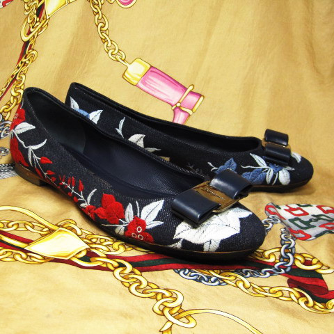 이태리명품 페라가모 발레리나 뎃님 플로럴 자수 플랫슈즈 235 이미지