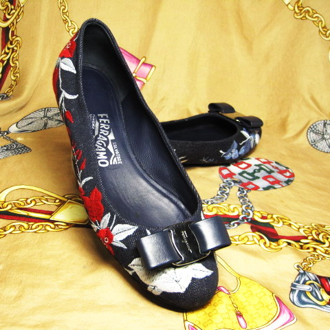 이태리명품 페라가모 발레리나 뎃님 플로럴 자수 플랫슈즈 235 이미지