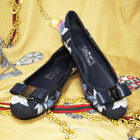 이태리명품 페라가모 발레리나 뎃님 플로럴 자수 플랫슈즈 235 이미지