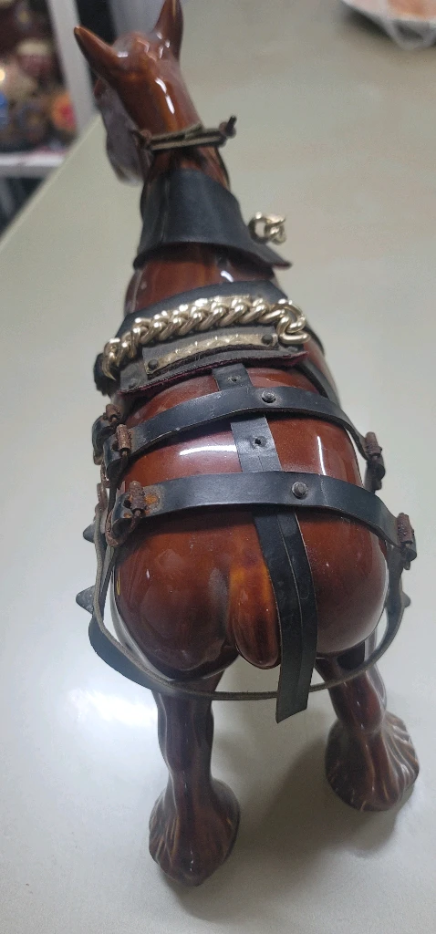 [희귀 빈티지] 장식장정리 세월의 멋이 살아있는 가죽 안장 말 도자기 (빈티지 소품)빈티지 마차 말 도자기입니다. 이미지