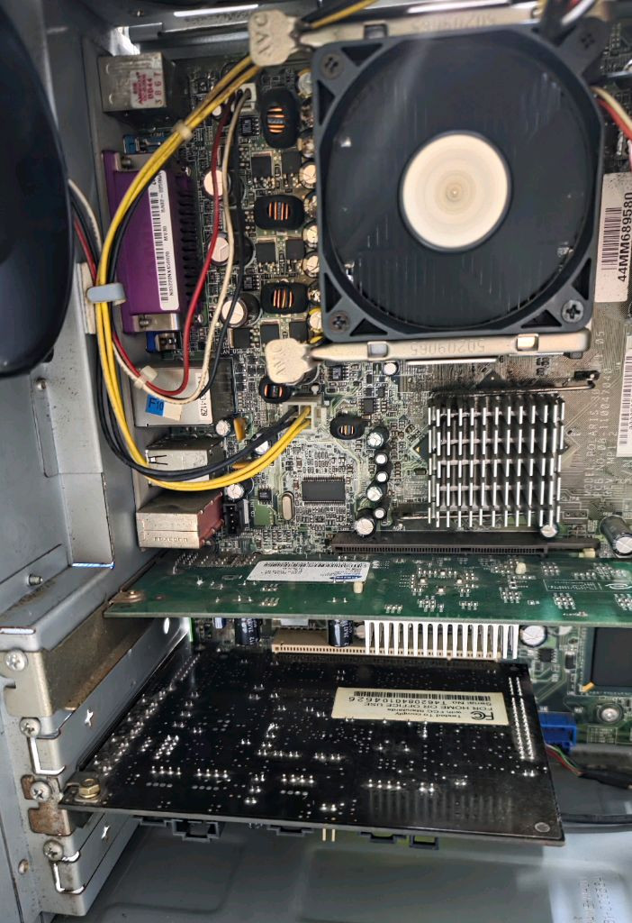 옛날컴퓨터 삼성 매직스테이션 펜티엄4 윈도우98시스템 이미지