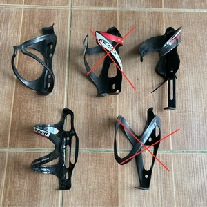 자전거용 물통케이지 카본케이지 토픽 닌자케이지 물병거치대. 필요하시면 볼트도 챙겨드립니다. 이미지