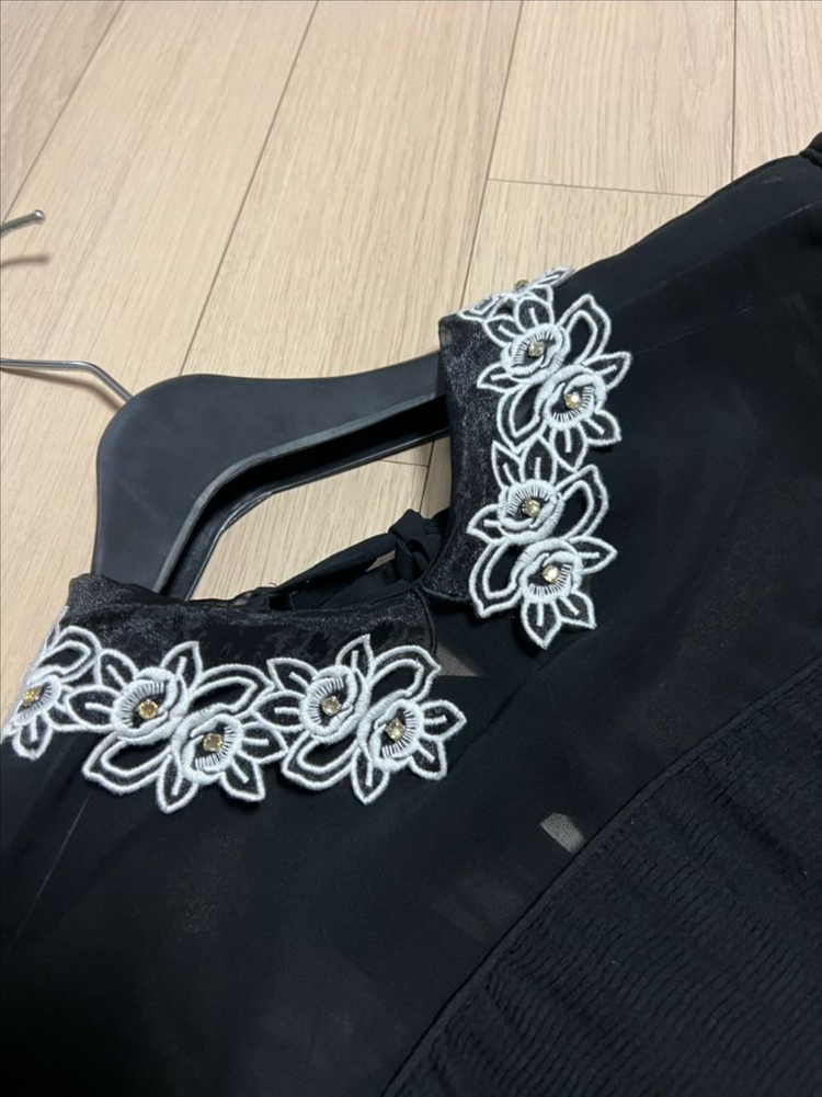 산드로 SANDRO 큐빅 레이스 카라 리본타이 시스루 배색 미니원피스 러플 하객룩 돌잔치 이미지