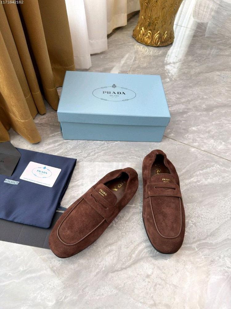 프라다 스웨이드 로퍼 (Prada Suede Loafer) - 초콜릿 브라운 이미지