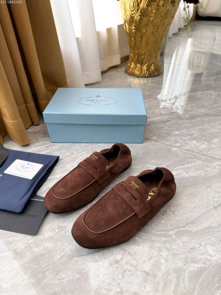 프라다 스웨이드 로퍼 (Prada Suede Loafer) - 초콜릿 브라운 이미지
