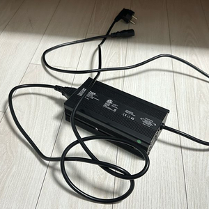 타우러스es듀얼 고속충전기 판매합니다 이미지