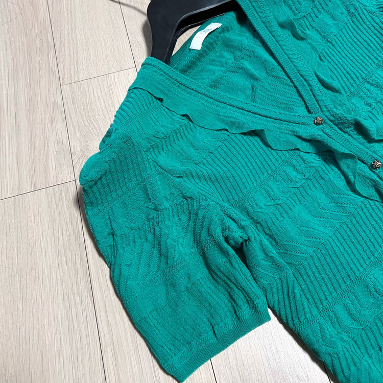 한섬 타임 TIME 퍼프소매 반팔 니트 가디건 브이넥 그린 초록 프릴 러플 여름 이미지