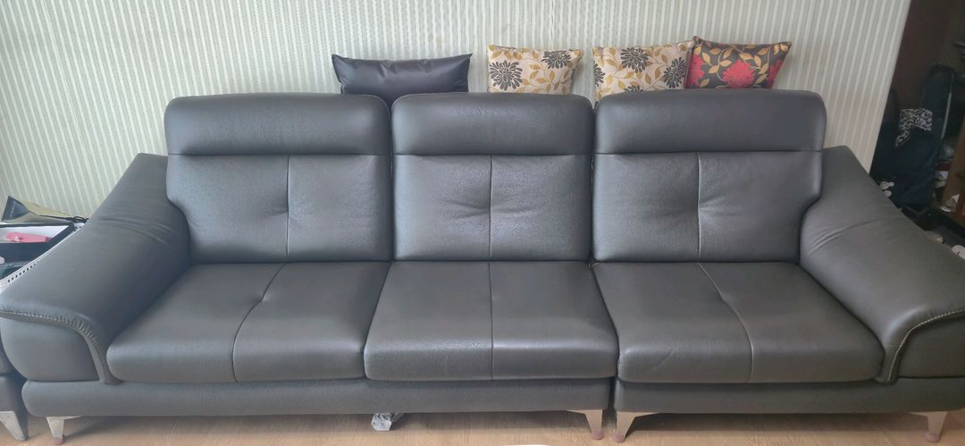 자코모 슈렁큰 4인용 가죽 쇼파 + 스툴 포함 이미지