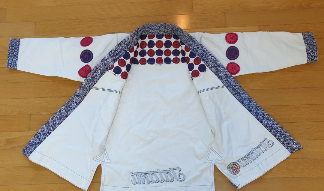 타타미 마이크파울러 플라워 한정판 주짓수도복 A0 팝니 이미지