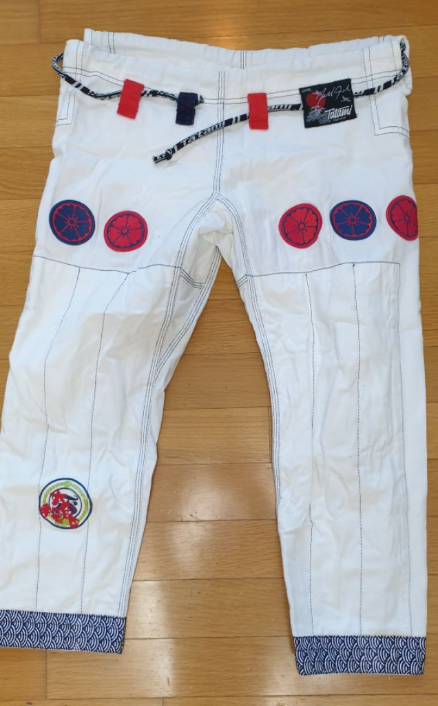 타타미 마이크파울러 플라워 한정판 주짓수도복 A0 팝니 이미지