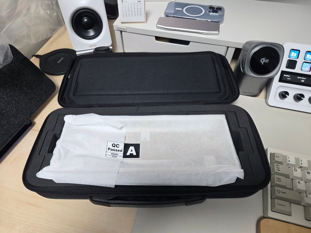 F2-60 WKL 베이지 골드 핫스왑기판 + F2 알루보강 OR 솔더링기판 + 무보강킷 중 선택 커스텀키보드 이미지