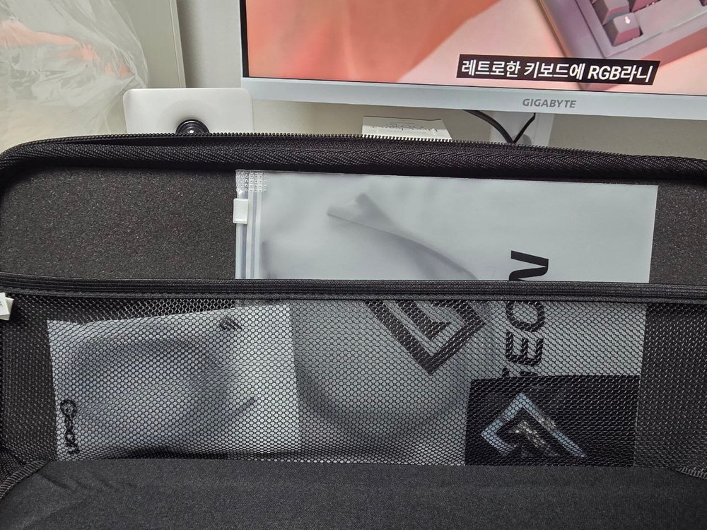 F2-60 WKL 베이지 골드 핫스왑기판 + F2 알루보강 OR 솔더링기판 + 무보강킷 중 선택 커스텀키보드 이미지