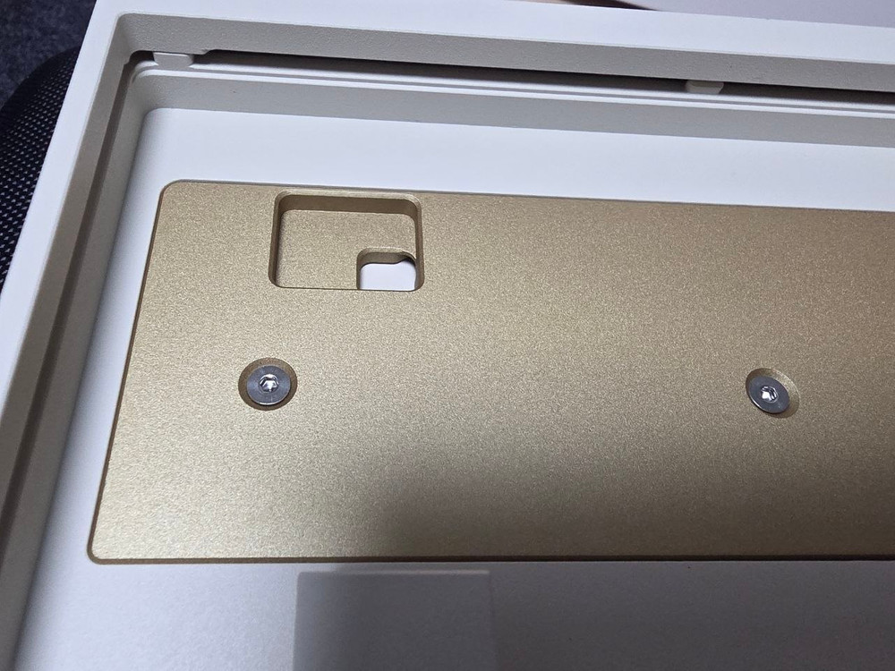 F2-60 WKL 베이지 골드 핫스왑기판 + F2 알루보강 OR 솔더링기판 + 무보강킷 중 선택 커스텀키보드 이미지