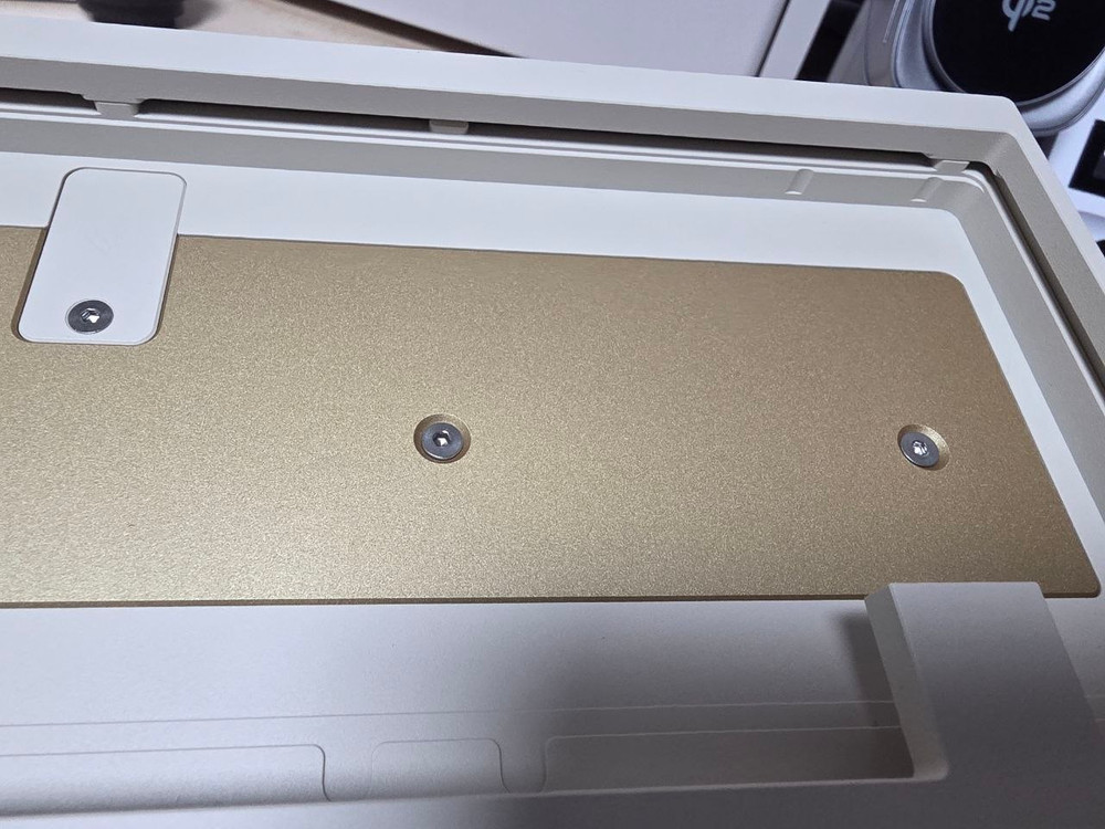 F2-60 WKL 베이지 골드 핫스왑기판 + F2 알루보강 OR 솔더링기판 + 무보강킷 중 선택 커스텀키보드 이미지