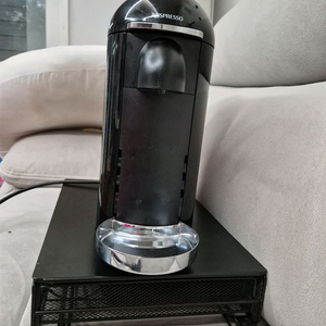 네스프레소 버츄오 플러스 블랙 + 캡슐 보관함(사용설명서 있습니다) 이미지