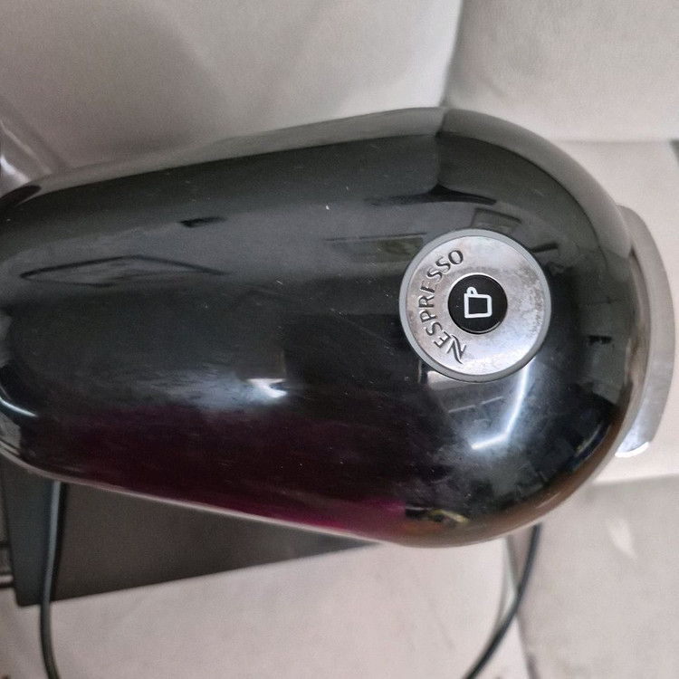 네스프레소 버츄오 플러스 블랙 + 캡슐 보관함(사용설명서 있습니다) 이미지