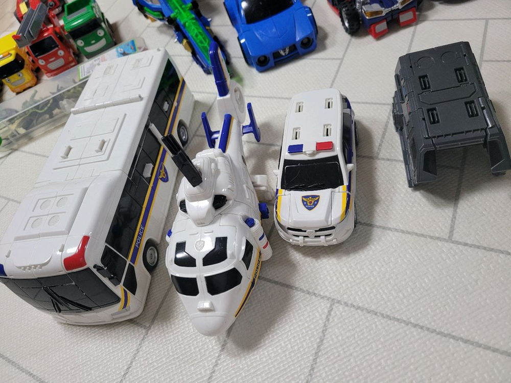 변신로봇-헬로카봇.또봇 장난감 세트 이미지