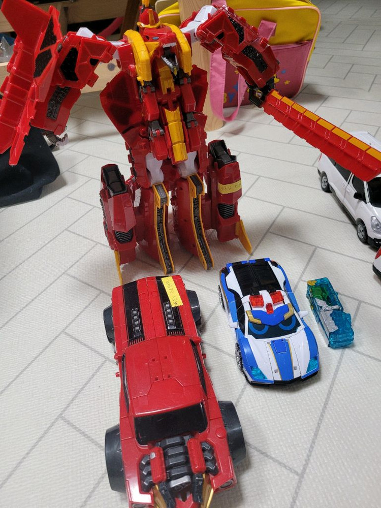 변신로봇-헬로카봇.또봇 장난감 세트 이미지