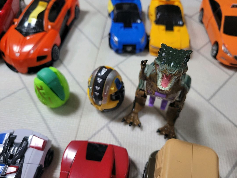 변신로봇-헬로카봇.또봇 장난감 세트 이미지