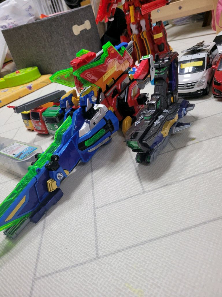 변신로봇-헬로카봇.또봇 장난감 세트 이미지