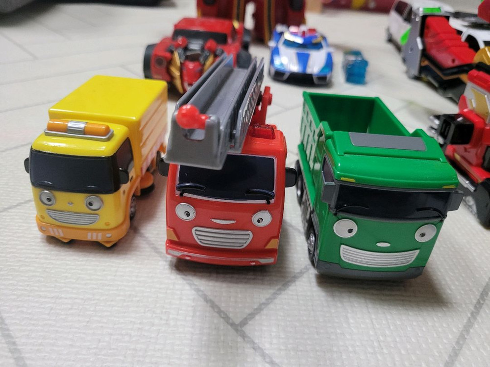 변신로봇-헬로카봇.또봇 장난감 세트 이미지