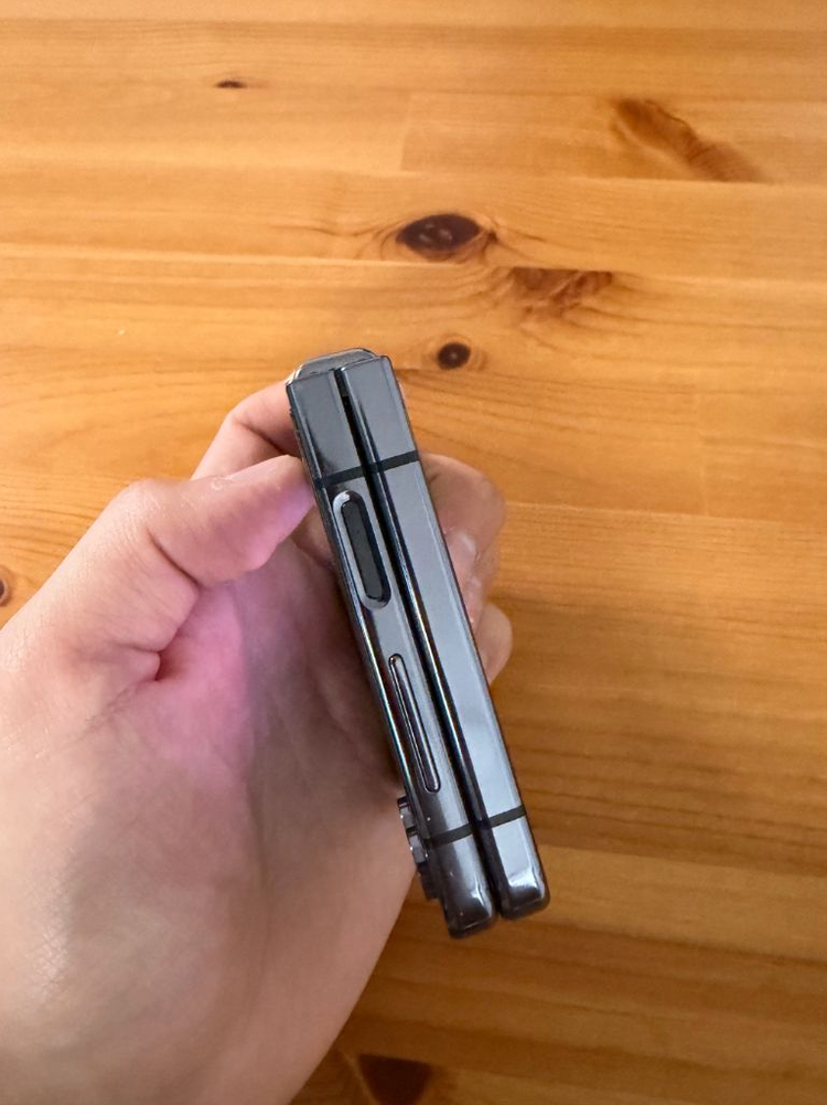 0011 갤럭시z플립5 256기가 그라파이트 이미지