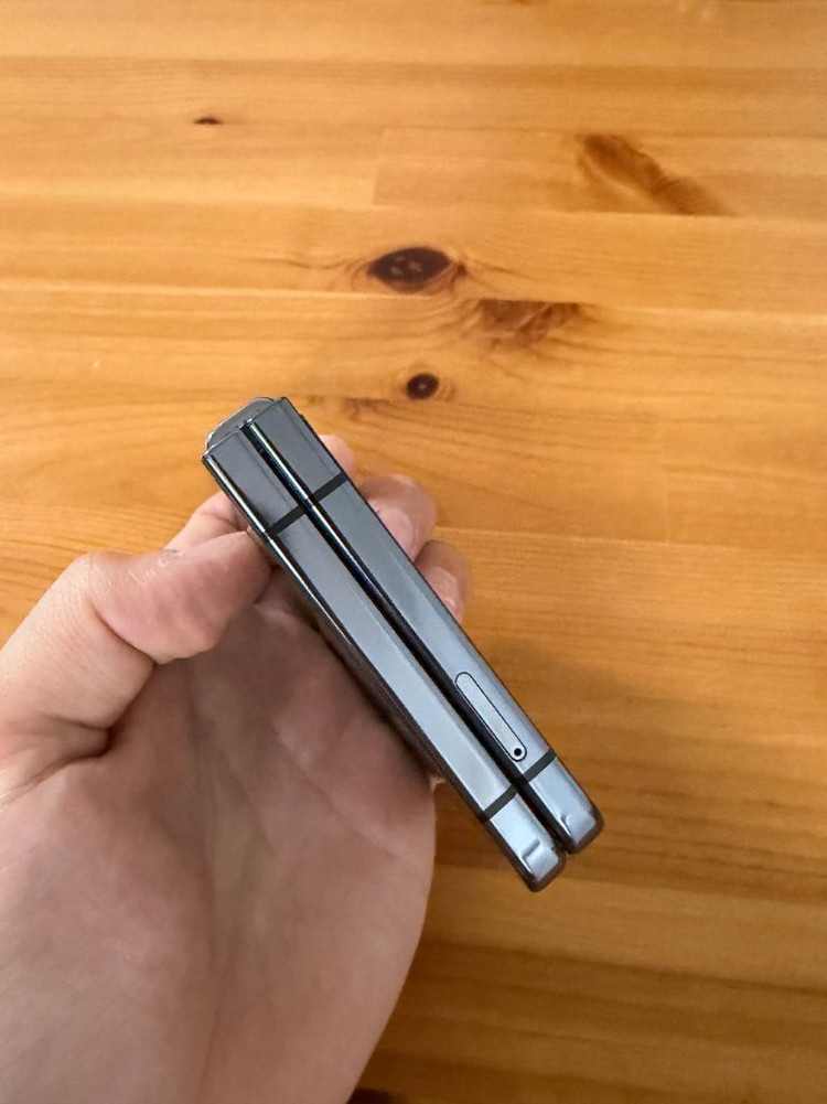 0011 갤럭시z플립5 256기가 그라파이트 이미지