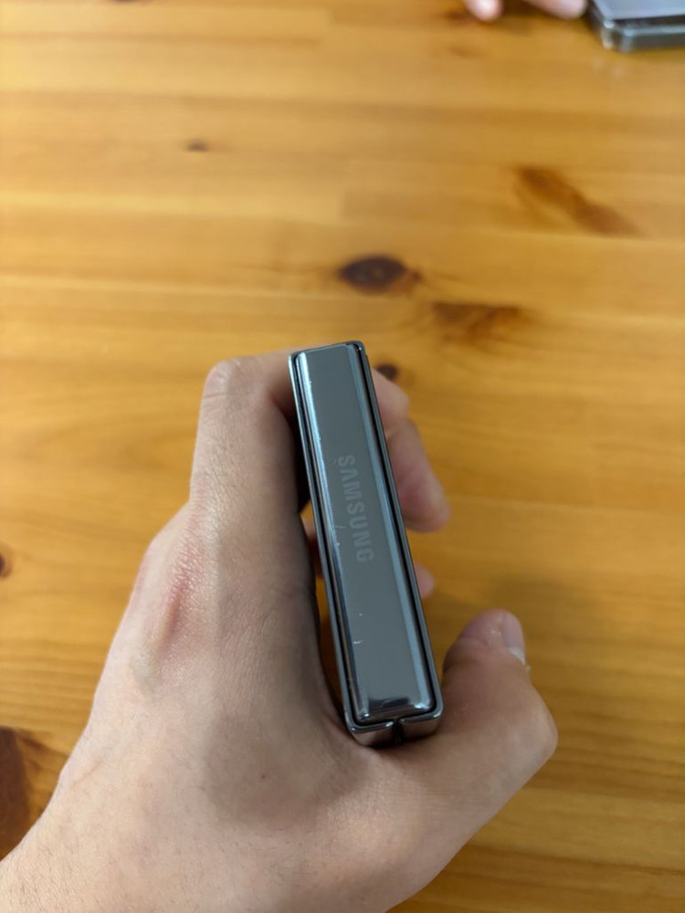 0011 갤럭시z플립5 256기가 그라파이트 이미지