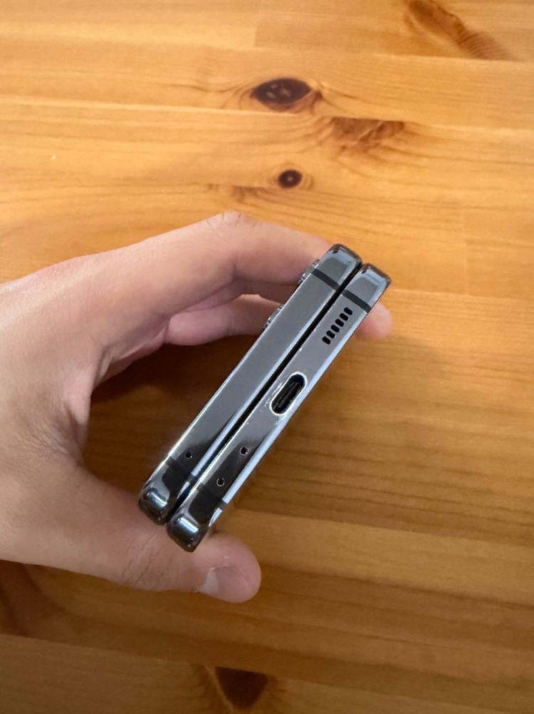 0011 갤럭시z플립5 256기가 그라파이트 이미지